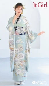 “マーシュ彩 × It Girl”の振袖-水色|成人記念の新作振袖ご紹介 IT-2502