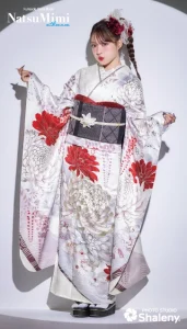 MINAMI着用“NatsuMimi”の振袖-白|ハタチ記念の新作振袖ご紹介 NAT-213