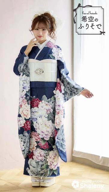 “希空（のあ）”ちゃんの振袖-青｜成人記念の新作振袖ご紹介　NOA-009