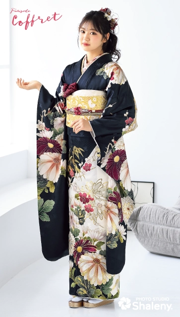 “代田萌花ちゃん”着用の振袖-紺｜成人記念の新作振袖ご紹介　CF-606