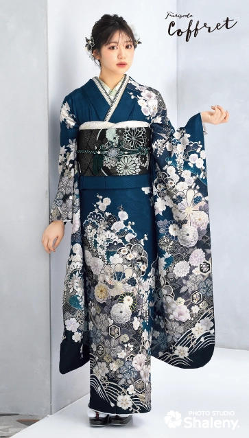 “代田萌花ちゃん”着用の振袖-紺｜成人記念の新作振袖ご紹介　CF-609