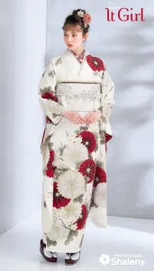 “マーシュ彩ちゃん”着用の振袖-白｜成人記念の新作振袖ご紹介　IT-2604