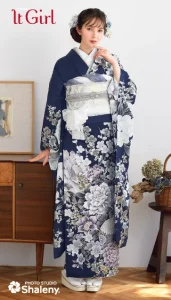 “マーシュ彩ちゃん”着用の振袖-紺｜成人記念の新作振袖ご紹介　IT-2606