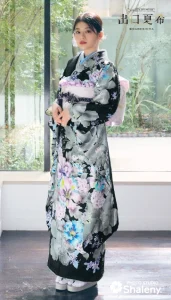 “出口夏希”ちゃんの振袖-黒｜成人記念の新作振袖ご紹介　DN-203