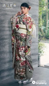 “出口夏希”ちゃんの振袖-黒｜成人記念の新作振袖ご紹介　DN-205