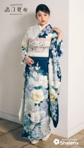 “出口夏希”ちゃんの振袖-青｜成人記念の新作振袖ご紹介　DN-207