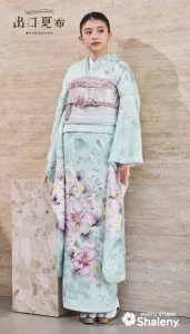 “出口夏希”ちゃんの振袖-水色｜成人記念の新作振袖ご紹介　DN-212