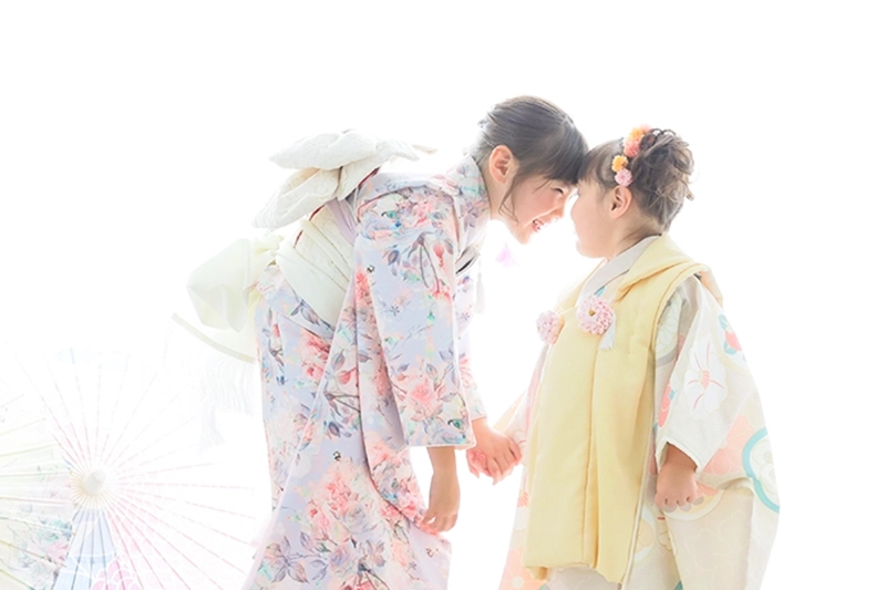 超早期七五三キャンペーン特典②｜七五三撮影時付き添い兄弟姉妹の衣裳、着付が平日無料｜LINE登録でクーポンがもらえる｜