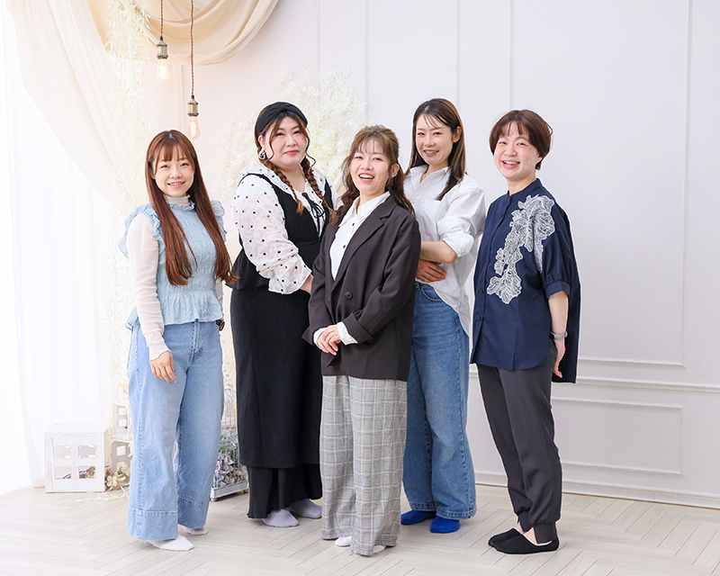 豊橋市で七五三の写真撮影をご検討の方必見!!子ども撮影年間約2万人のシャレニーの1番人気撮影メニュー七五三写真撮影！シャレニーイオン豊橋南店　スタッフサムネイル｜七五三写真撮影ならシャレニーイオン豊橋南店へお任せ！｜シャレニーイオン豊橋南店